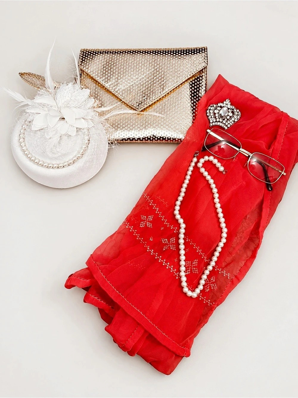 Old Lady / Granny Costume Accessory Set

Fun accessories to complete your granny